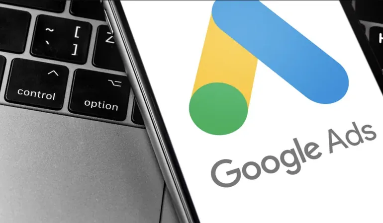 Logo Google Ads affiché sur un smartphone