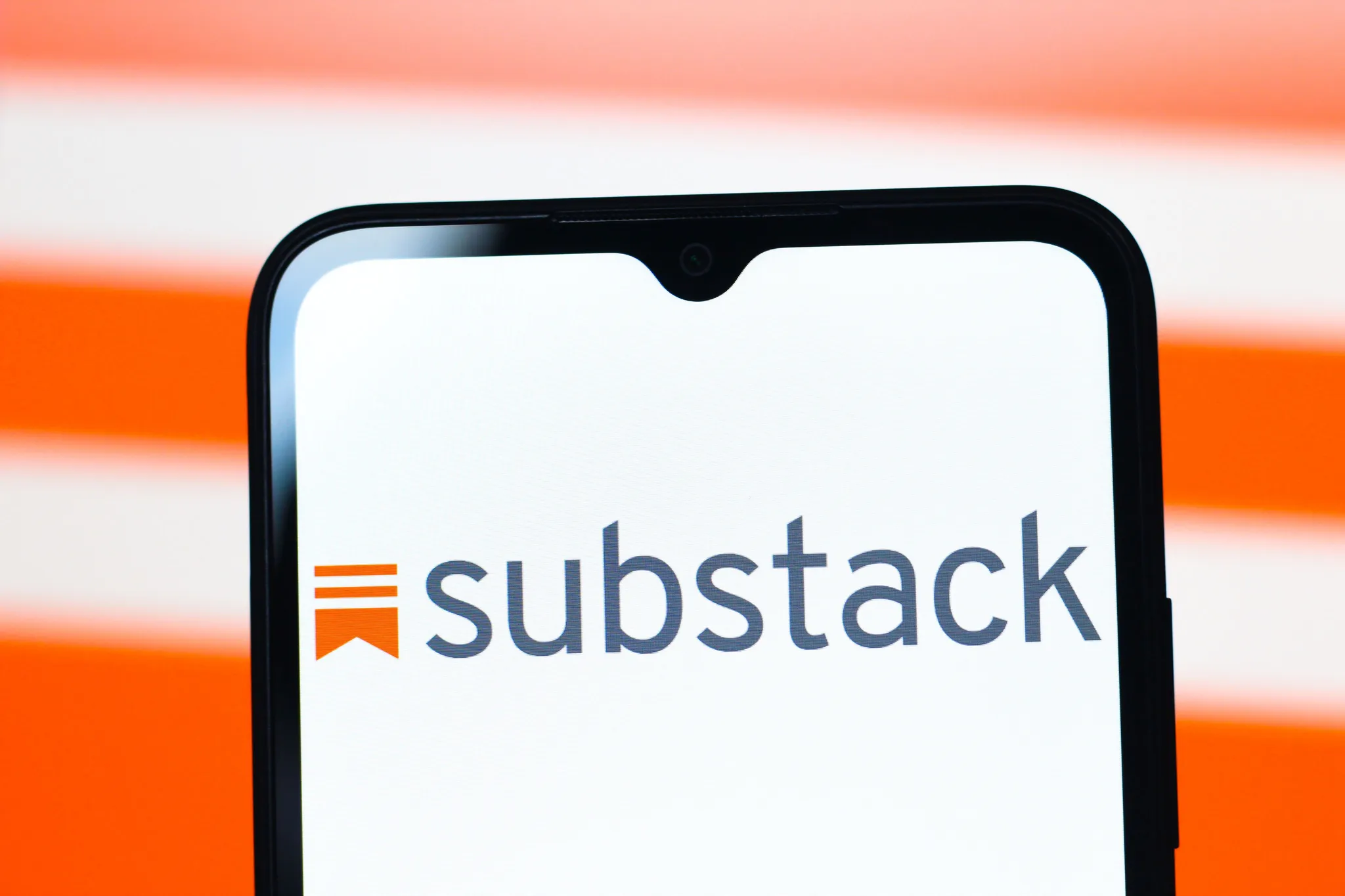 Le logo Substack sur un téléphone