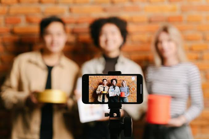 Tournage d'un contenu par des créateurs